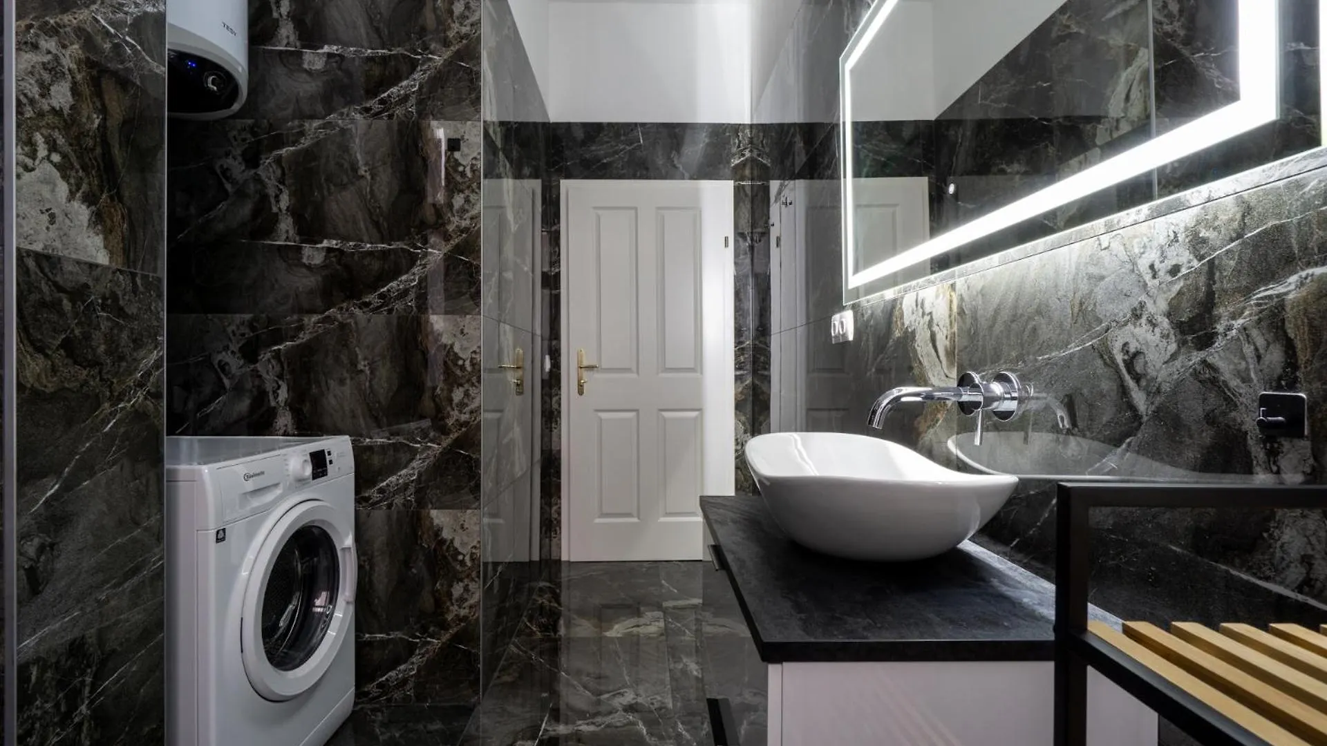 Central Elegant Heritage Apartment With Modern Comfort Vienna