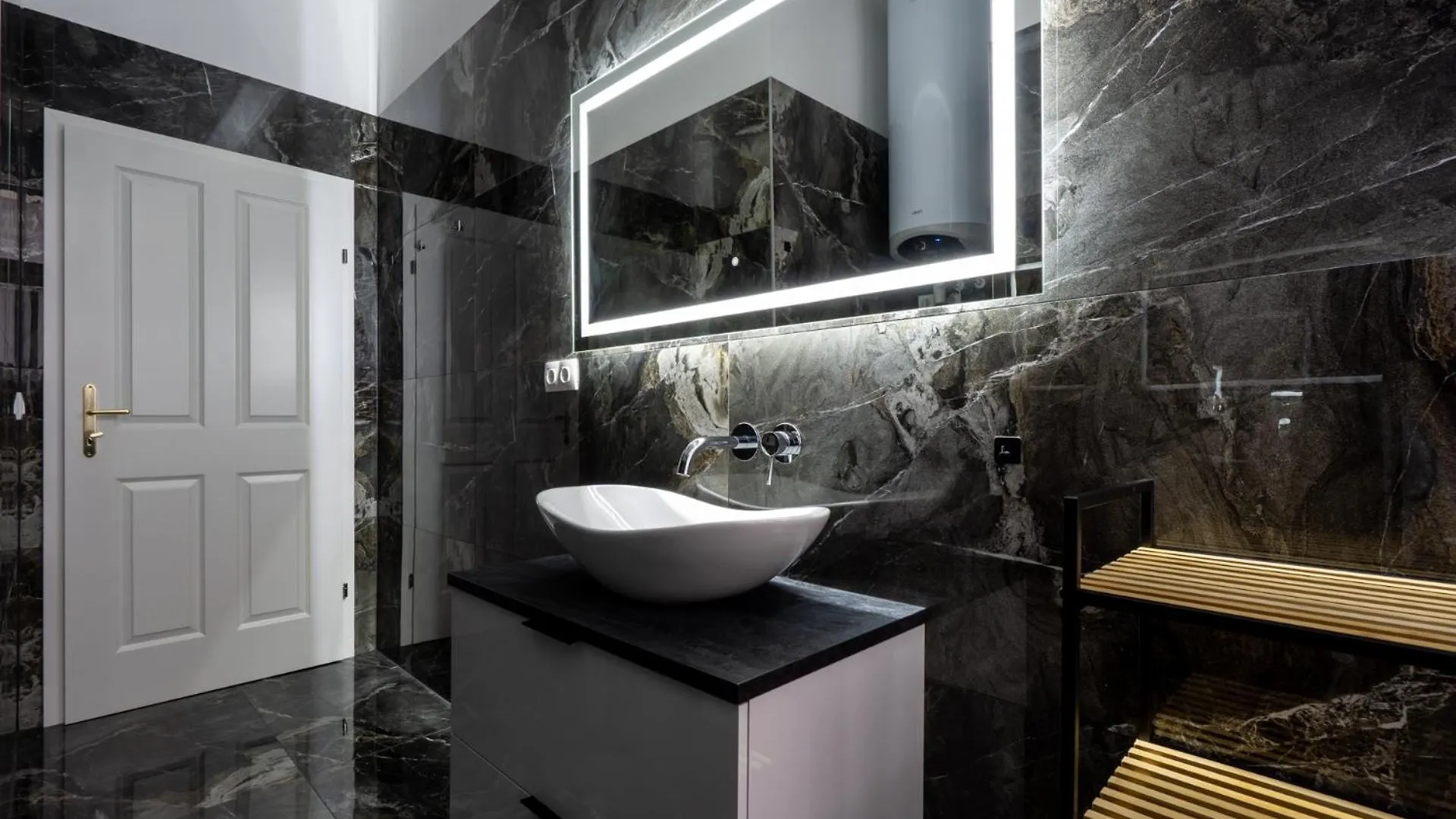 Central Elegant Heritage Apartment With Modern Comfort Vienna Austria