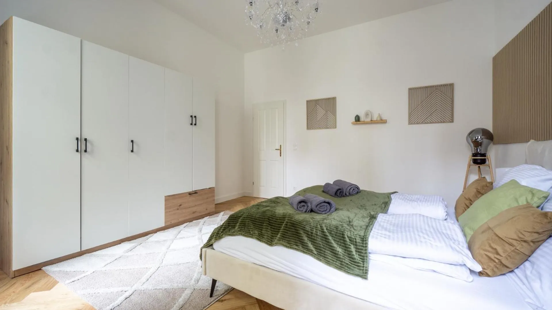 Central Elegant Heritage Apartment With Modern Comfort Vienna