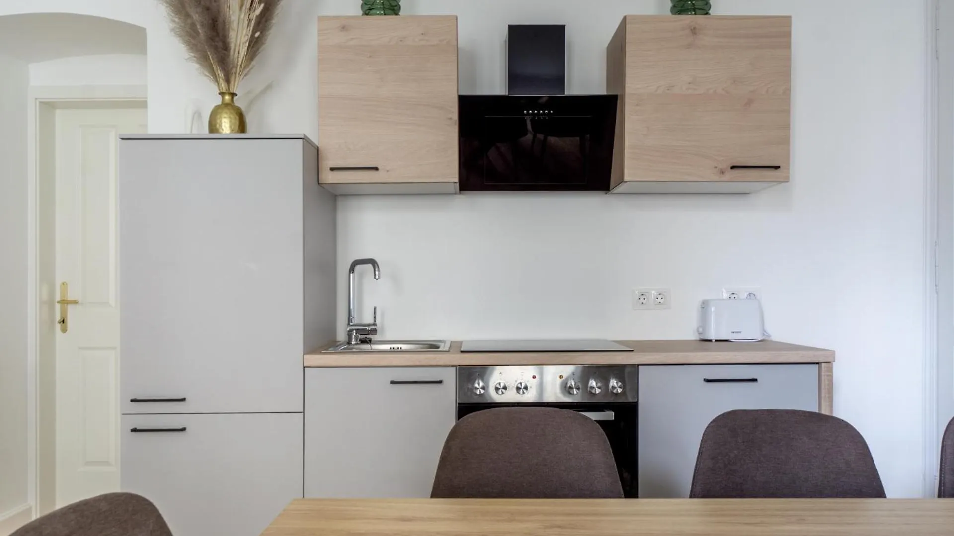 Central Elegant Heritage Apartment With Modern Comfort Vienna Austria