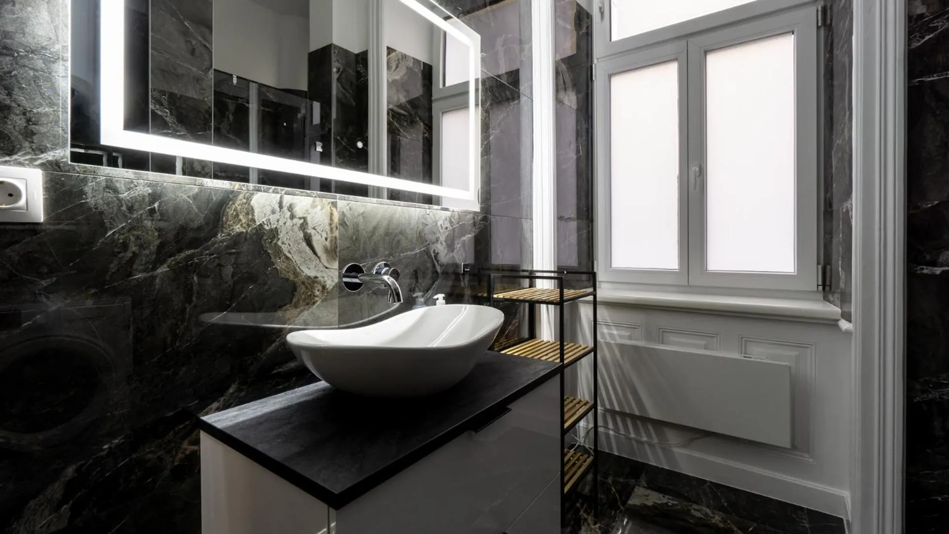 Central Elegant Heritage Apartment With Modern Comfort Vienna